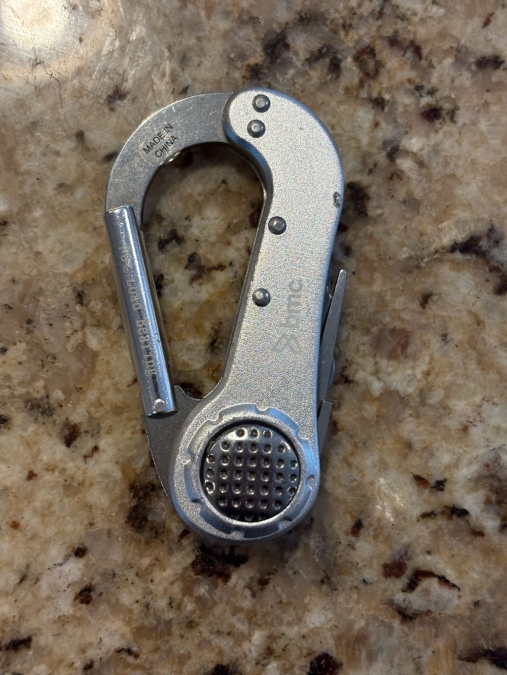 Carabiner Golf Multi-Tool w/ Magnetic Ball Marker, Divot Tool & Cigar Cutter